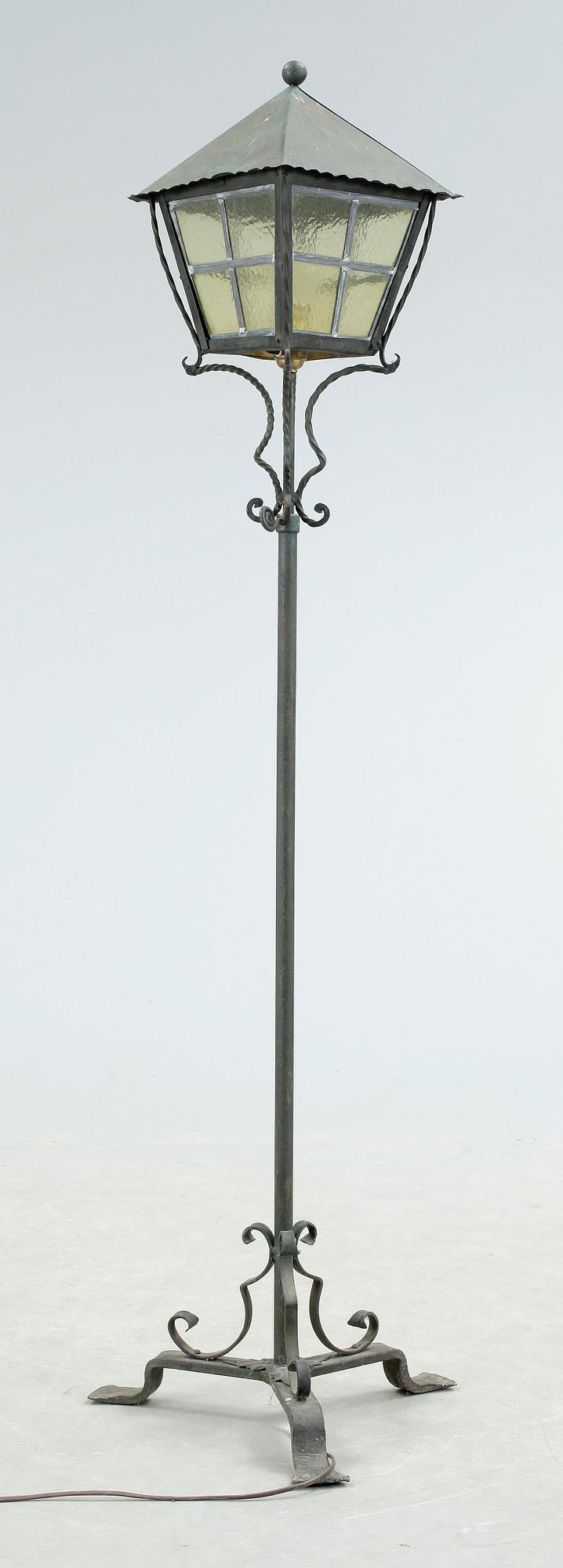 GOLVLAMPA, smidesjärn, 1900-tal.