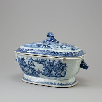 TERRIN med LOCK och FAT, kompaniporslin. Kina, Qingdynastin, Qianlong (1736-95).