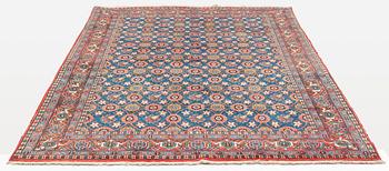 A carpet, semi-antique, Veramin, ca 316 x 204,5 cm.