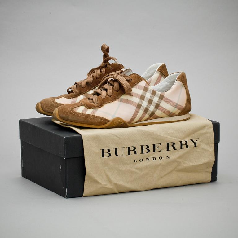 SKOR, Burberry.