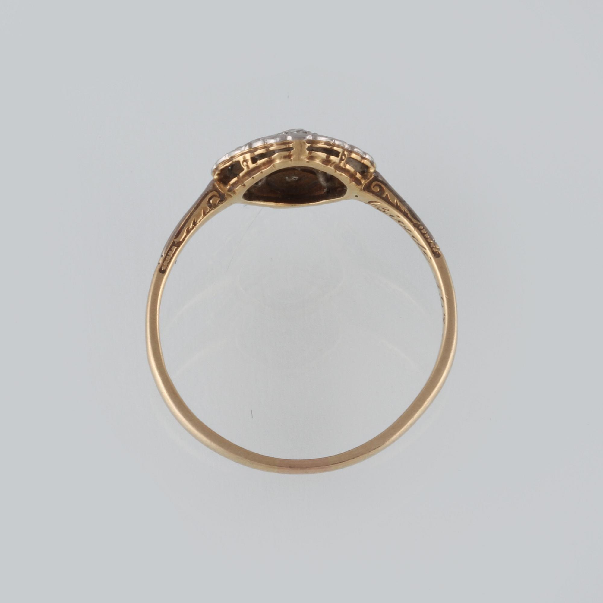 RING, 18K guld med en äldre briljantslipad och 4 rosenslipade diamanter, importstämplad. Vikt 2,0 gram.