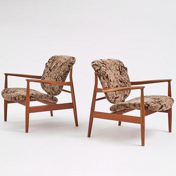 Finn Juhl, a pair of "FD 136" easy chairs, France & Daverkosen, Denmark, 1950s.