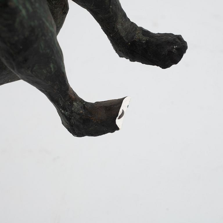 Gudrun Eduards, "Kalfaktorn", "Japansk fågel", Hukande figur, 3 st.