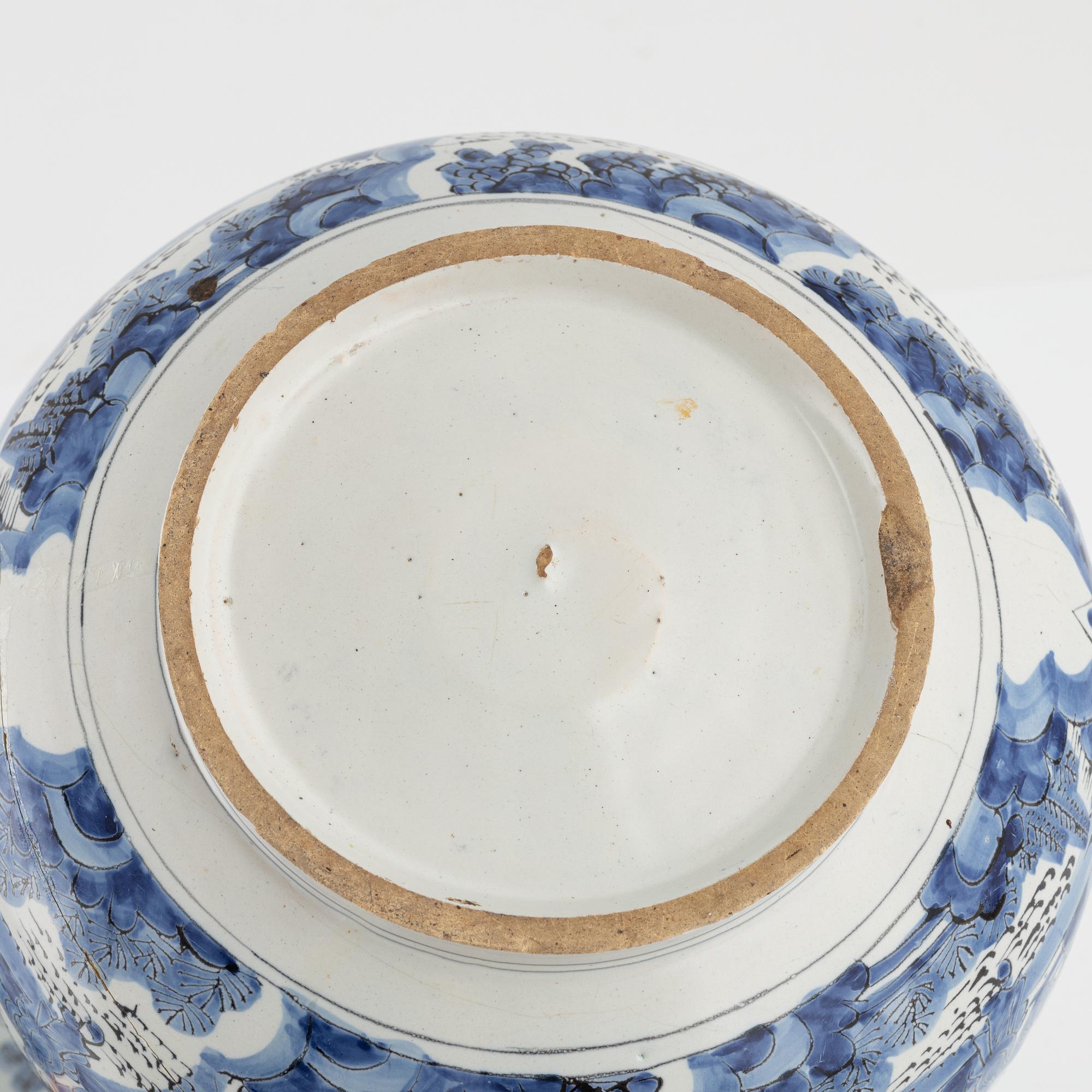 A faiance tureen s.k. kallskålskål, 18th Century.