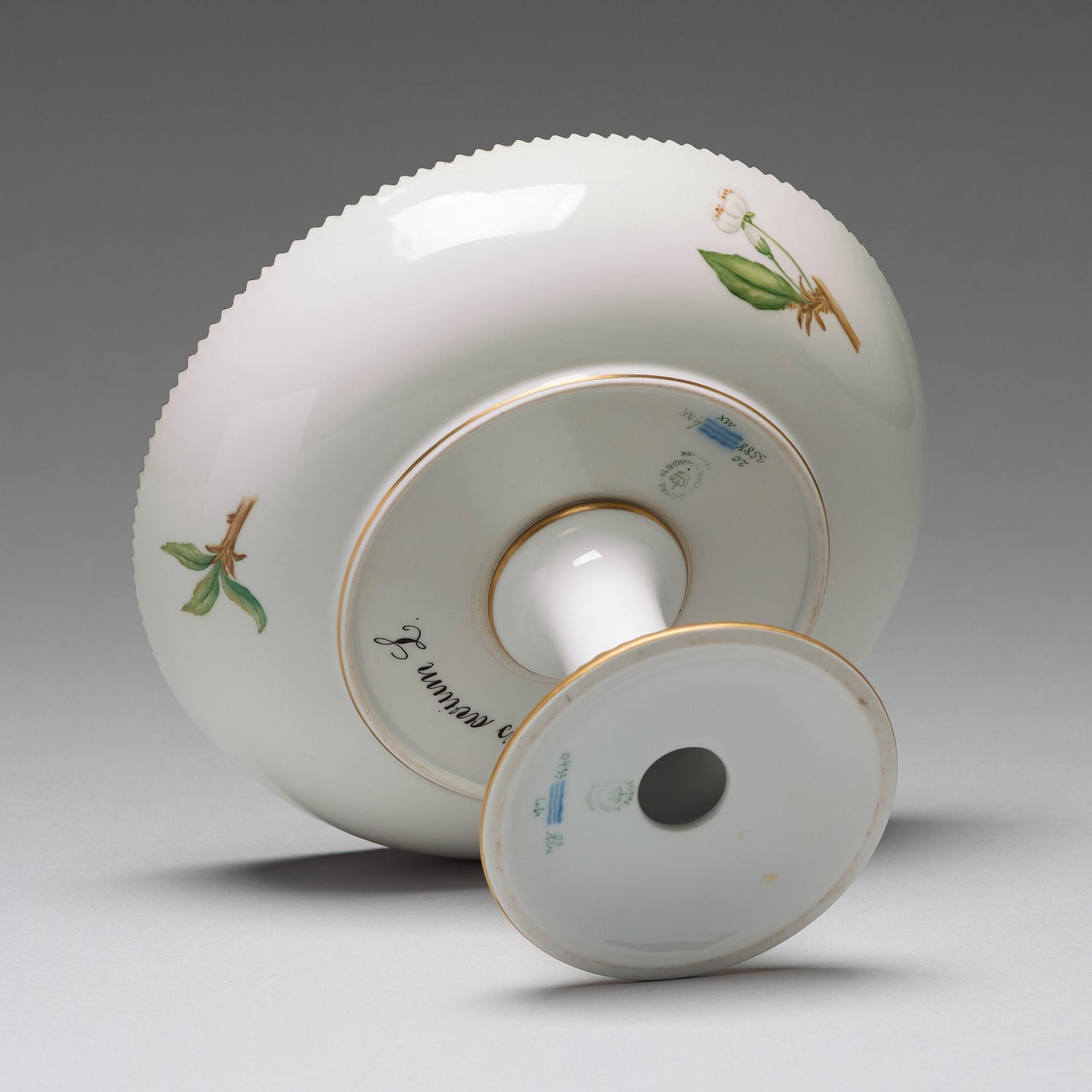 A Royal Copenhagen 'Flora Danica' cake stand, Denmark, 20th Century.