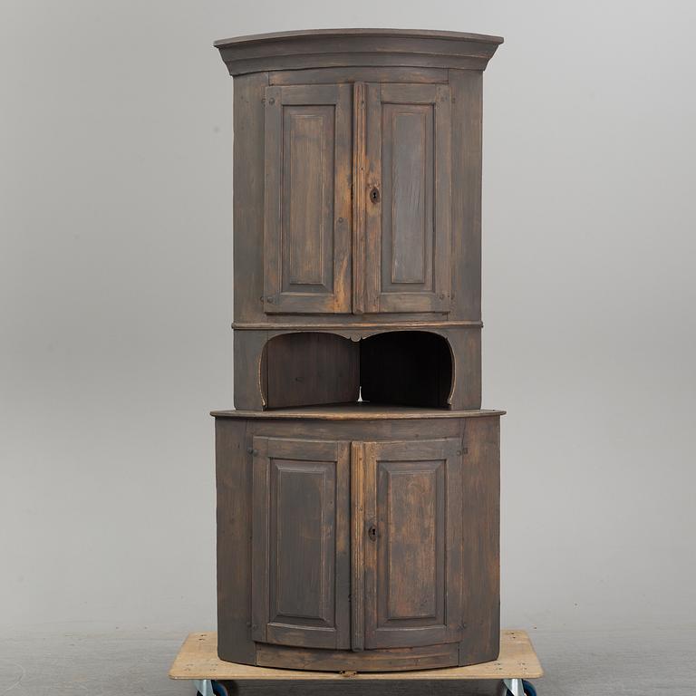 A painted pine cabinet, first half of the 19th Century.