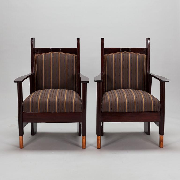 Bernhard Häkli, a pair of Finnish Jugend armchairs for Vihdin Puuseppäin Huonekaluliike 1911.