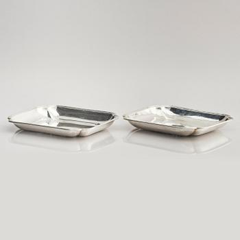 A pair of Swedish 18th century silver dishes, marks of Olof Hellbom, Stockholm 1798.