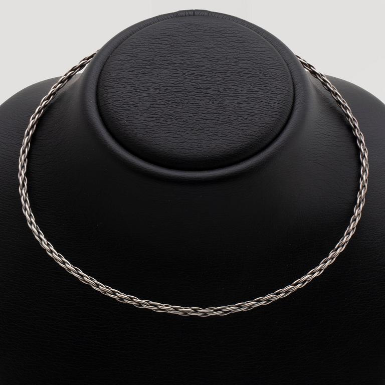 3 silvercollier, malakitkulor, pärlemor och rött stenämne, virad halsring Georg Jensen.