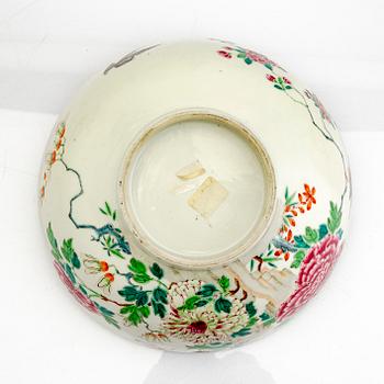 A bowl, company porcelain. Qing Dynasty, Qianlong (1736-95).