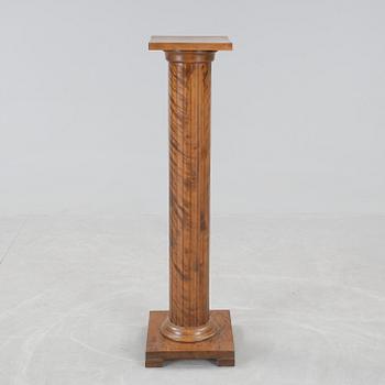 KOLONN, Karl Johan-stil, 1900-talets början.