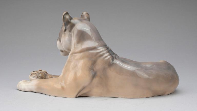 FIGURIN, porslin, Royal Copenhagen 1951.