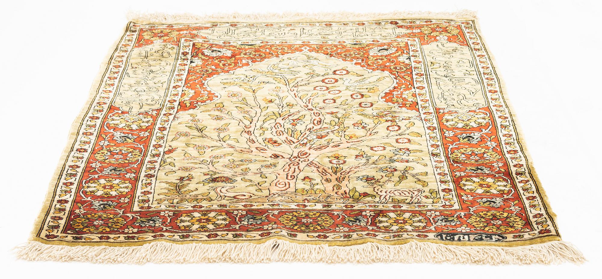 Matta, Old, signerad, metallbroscherad, silke Hereke, ca 74 x 60 cm.