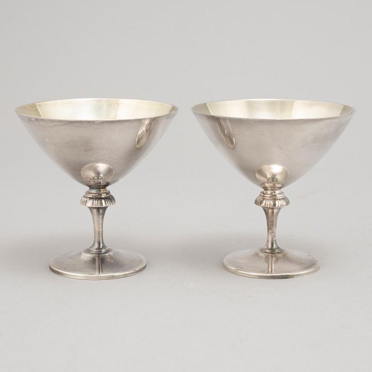 Cocktailglas, 6 st, samt shaker, nysilver, GAB samt Tesi, 1900-talets mitt.