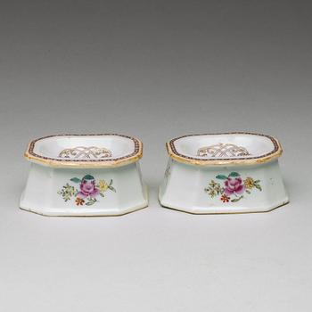 A pair of famille rose salts with monogram, Qing dynasty, Qianlong (1736-95).