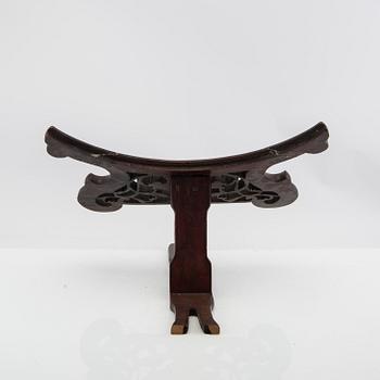 A famille noir dish, late Qing dynasty/around 1900.