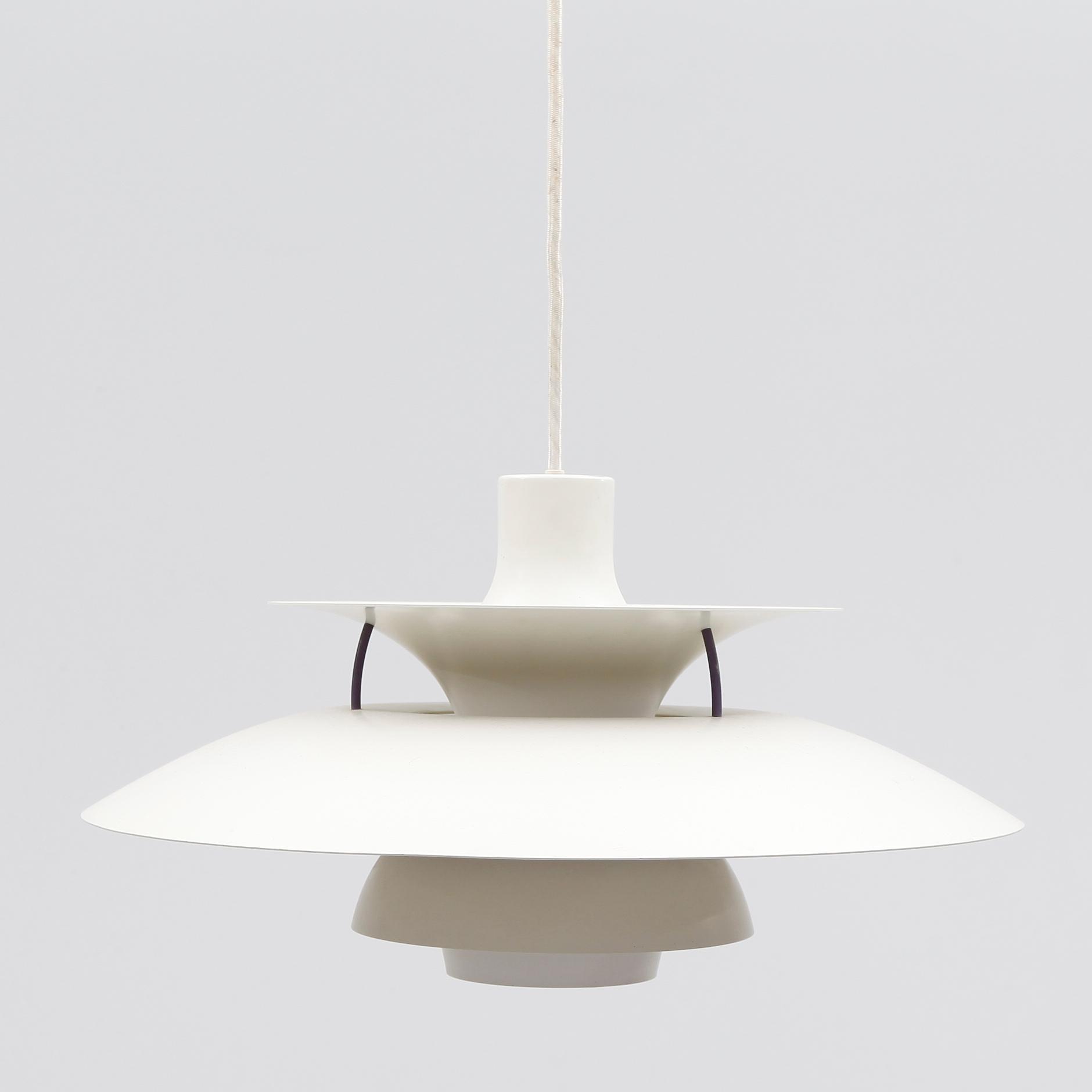 TAKLAMPA, "PH 5", Poul Henningsen för Louis Poulsen, Danmark.