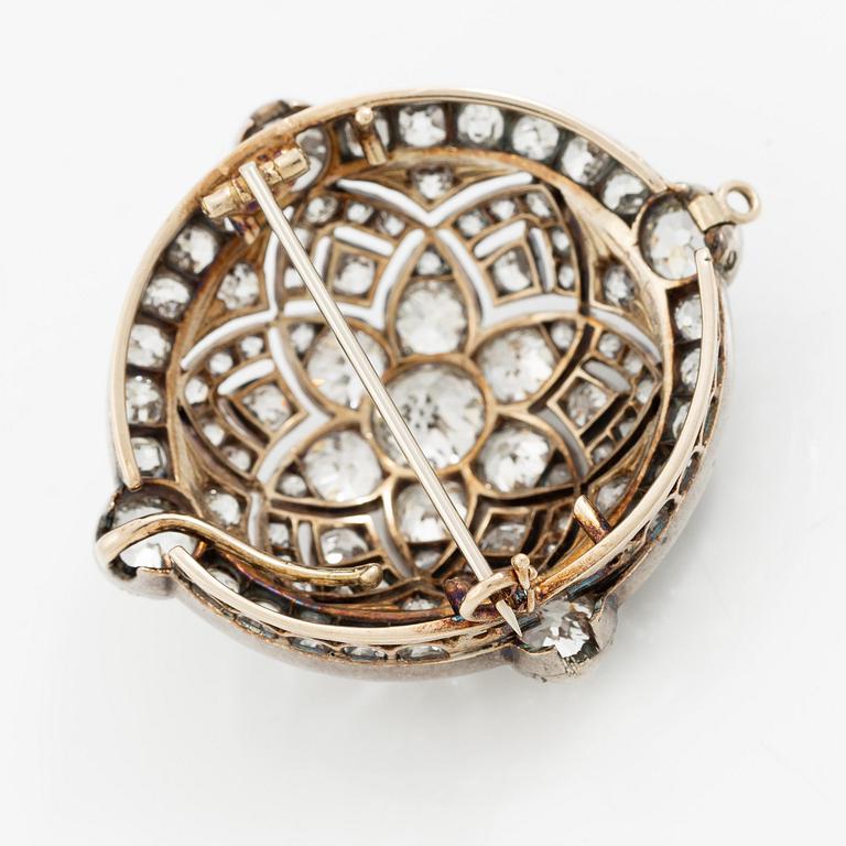 A brooch/pendant in gold and platinum with old-cut diamonds.