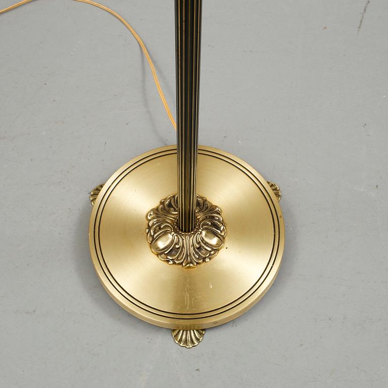 GOLVLAMPA, omkring 1900-talets mitt.