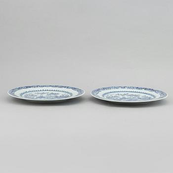 A pair of blue and white serving dishes, Qing dynasty, Qianlong (1735-95).