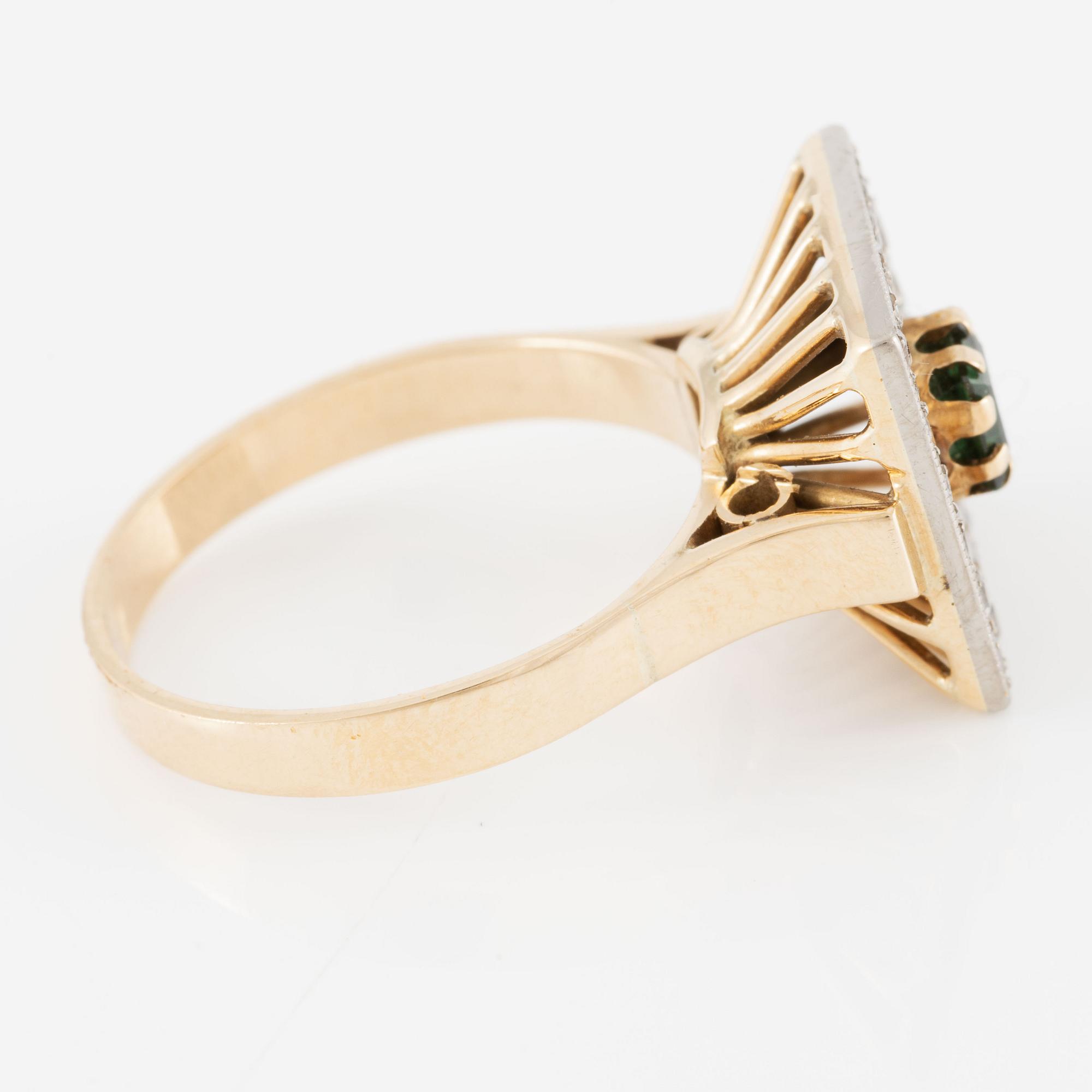 Ring, 18K gold with white stones and green centre stone.