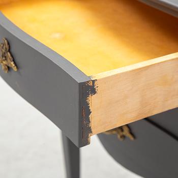 Sängbord, ett par, rokokostil, 1900-talets andra hälft.