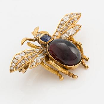 Brooch, beetle, gold with cabochon-cut garnet (carbuncle), sapphire, and old-cut diamonds, late 19th century.