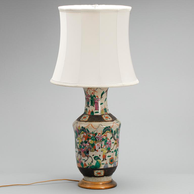 BORDSLAMPA, porslin, Kina, 1900-tal.