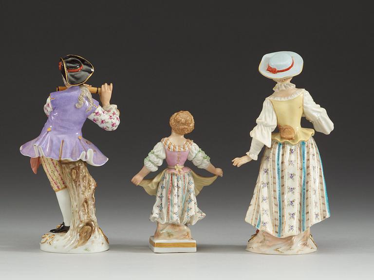 FIGURINER, tre stycken, porslin. Meissen, 1800-talets slut.