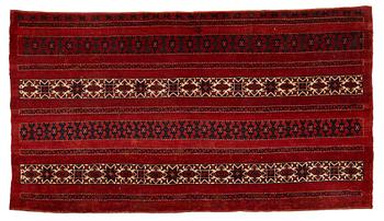 A CHUVAL, an antique Kirgiz/Turkmen, ca 115,5 x 209-211 cm (as well as ca 0,5-1 cm flat weave at the ends).