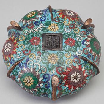A Chinese cloisonné incense burner, early 20th century.