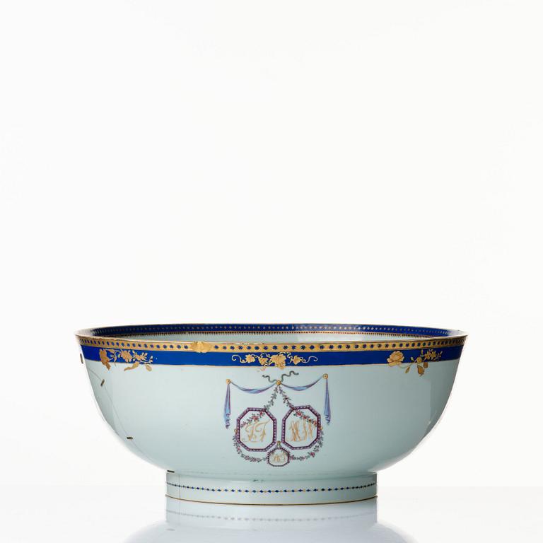 Bålar med fat, ett par , kompaniporslin. Qingdynastin, 1700-tal.