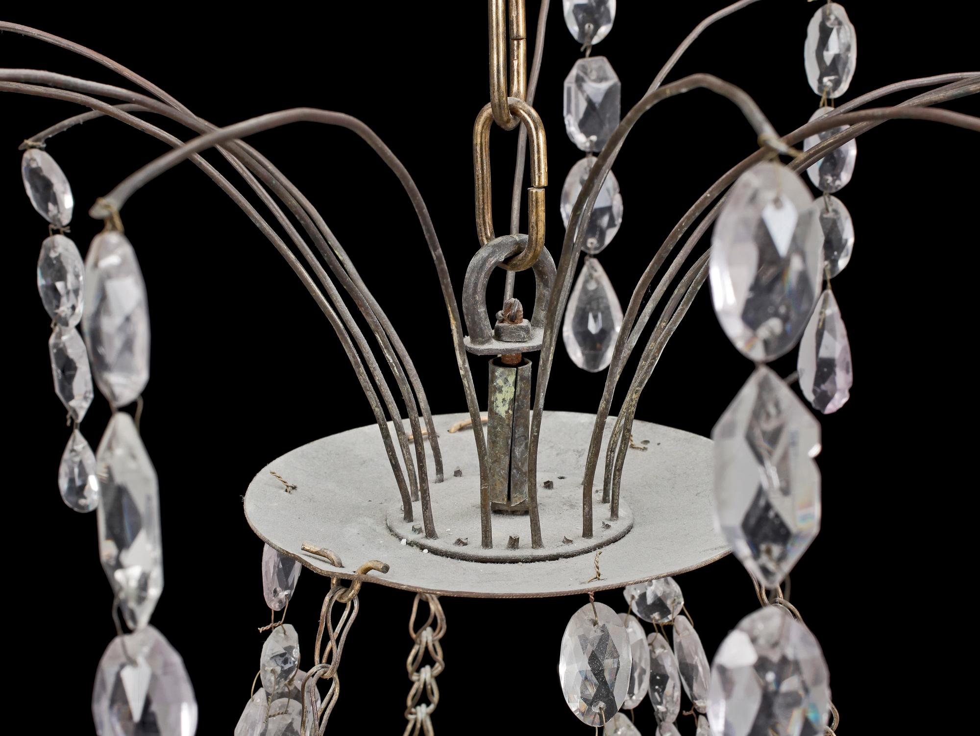 LJUSRING/KRONA, sengustaviansk, omkring 1800. Höjd ca 79 cm.