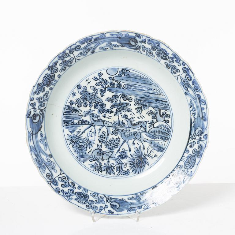 A Chinese blue and white porcelain dish, Ming dynasty, Wanli (1572-1620).