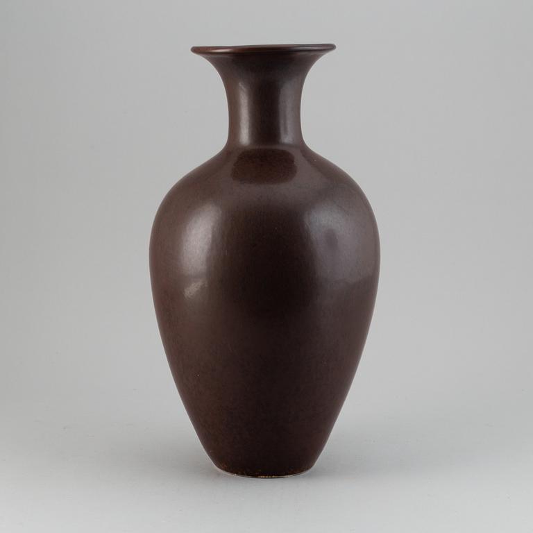 GUNNAR NYLUND, a stoneware vase, Rörstrand, Sweden 1950-60's.