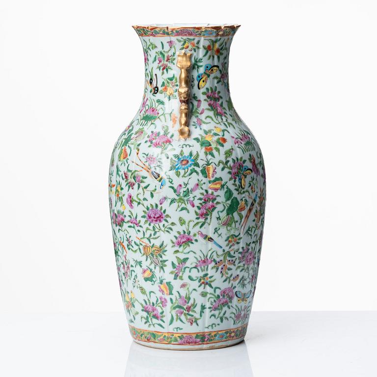 A famille rose vase, Qing dynasty, Canton, 19th Century.