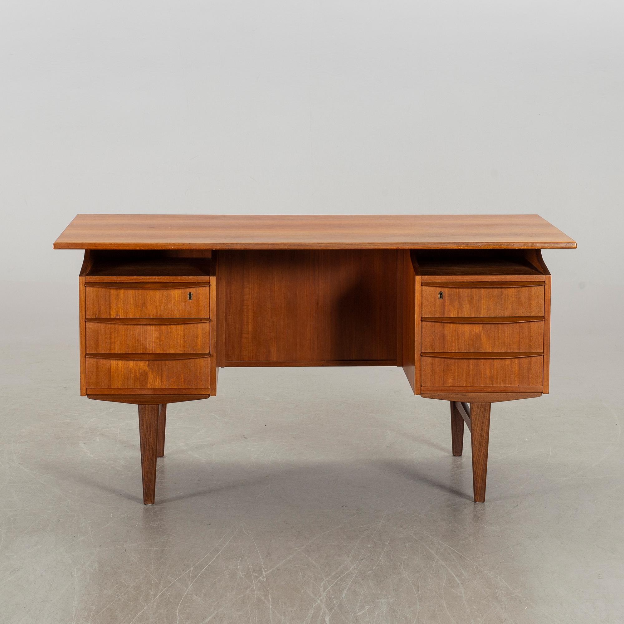 SKRIVBORD, teak, 1900-talets andra hälft.
