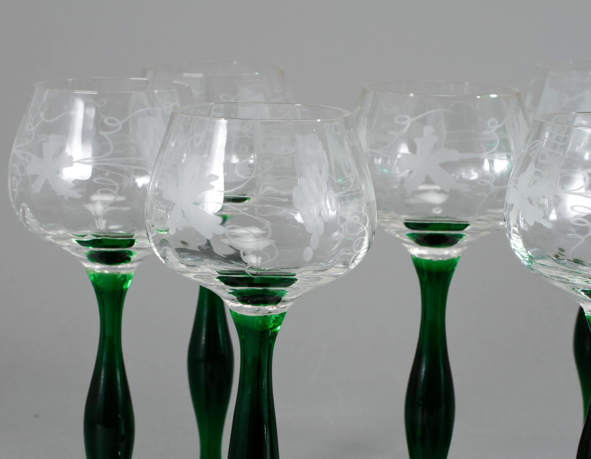 KARAFF samt REMMARE, 8 st, glas, Kosta, 1900-tal.