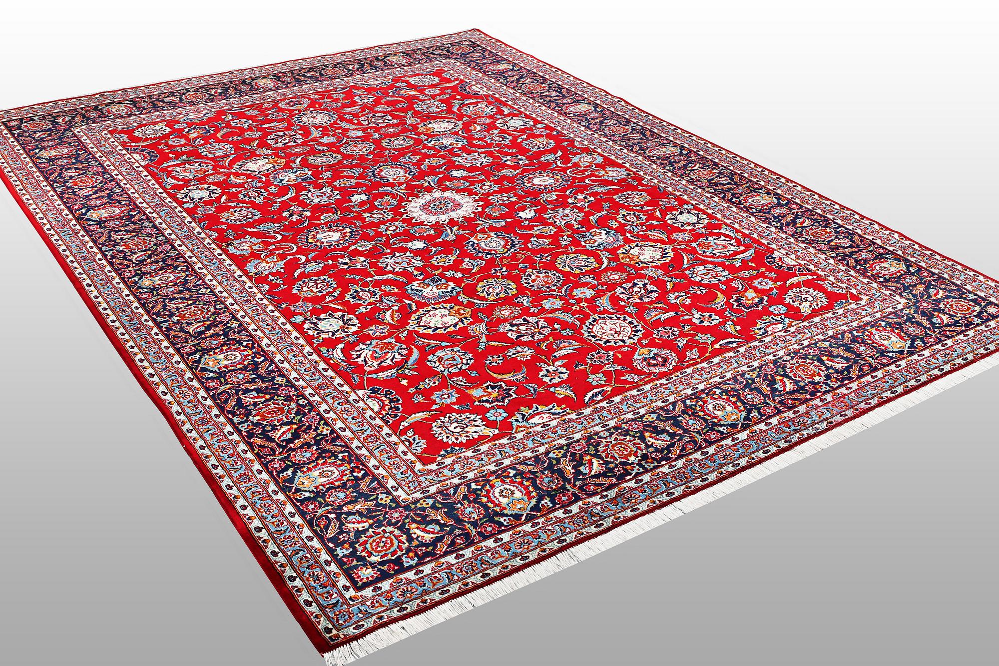 A carpet, Kashan, ca 380 x 280 cm.