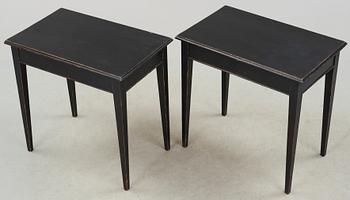 BORD, ett par, gustaviansk stil, 1800-talets slut.