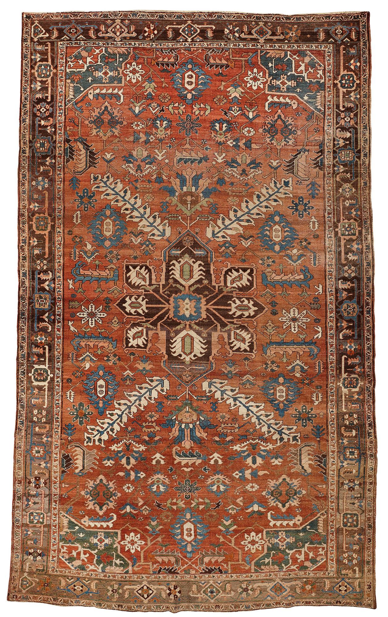 Matto, an antique Heriz, ca 454,5-460,5 x 268-285 cm.