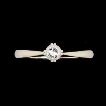 RING, 18k vitguld, rund briljantslipad diamant, ca 0,35ct enligt gravyr. Vikt ca 3g.