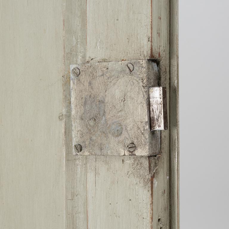 An early 19th century Gustavian corner cabinet, Sweden.