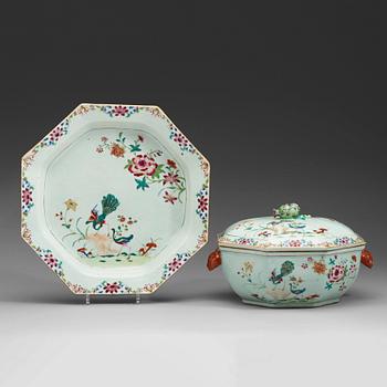 470. A large export porcelain famille rose 'double peacock' tureen with cover and stand, Qing dynasty, Qianlong (1736-1795).