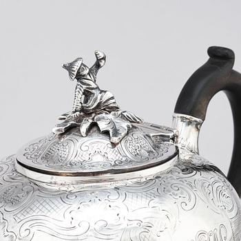 An English early 19th century teapot, silver, marks of Henry Nutting, London 1805.