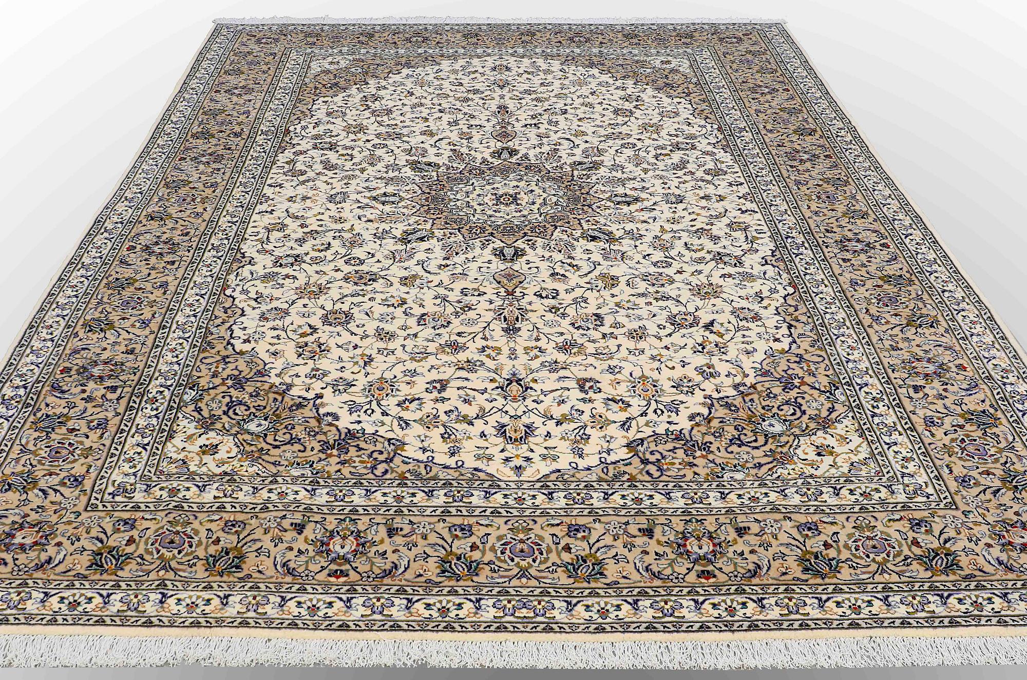 A Keshan carpet, approx. 354 x 254 cm.