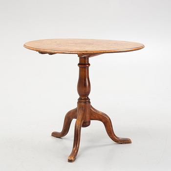 Drop-leaf table by Jacob Sjölin (master in Köping and Kungsör 1767-1785), alder root veneer. Branded number 214.