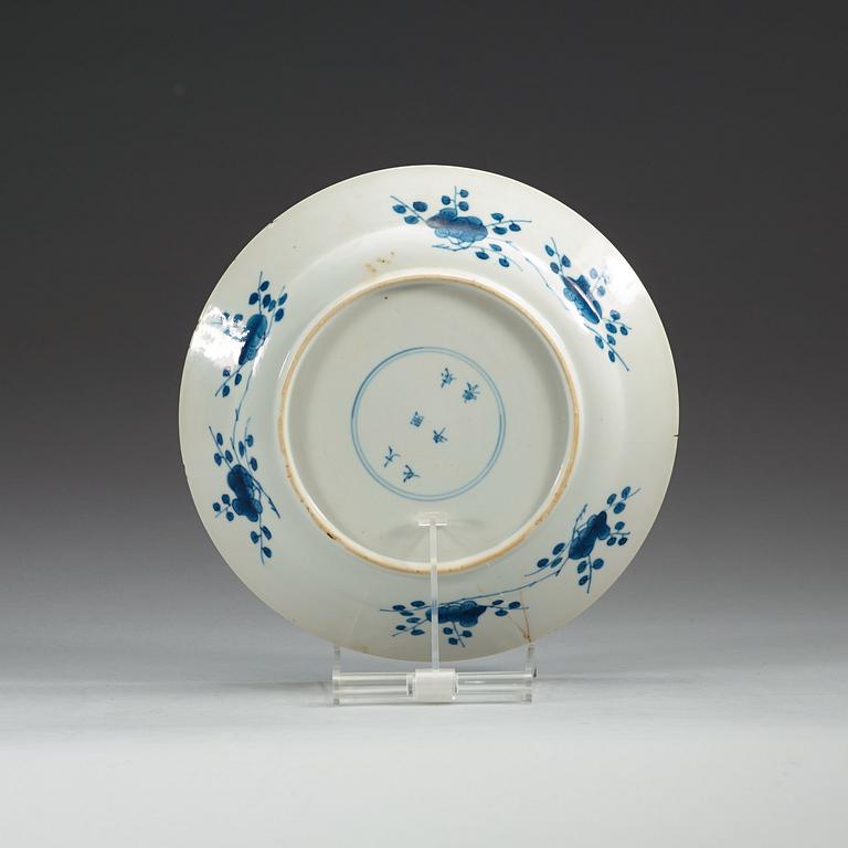 A set of four odd blue and white dinner plates, Qing dynasty, Kangxi (1662-1722), with different six character marks.