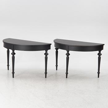 A dining table, late 19th century.