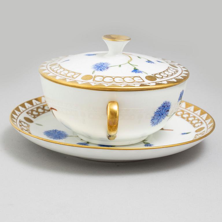 A set of 11 soup bowls with covers and stand, Bing & Gröndahl, Denmark, 20th Century. Hausmalerei.